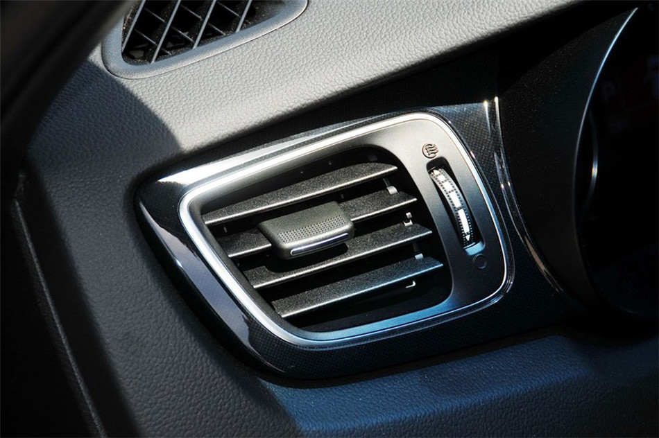 新佳乐 2013款 2.0L AT 5座舒适版 内饰