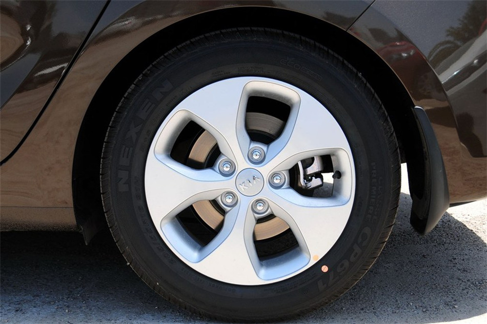 新佳乐 2013款 2.0L AT 5座舒适版 细节