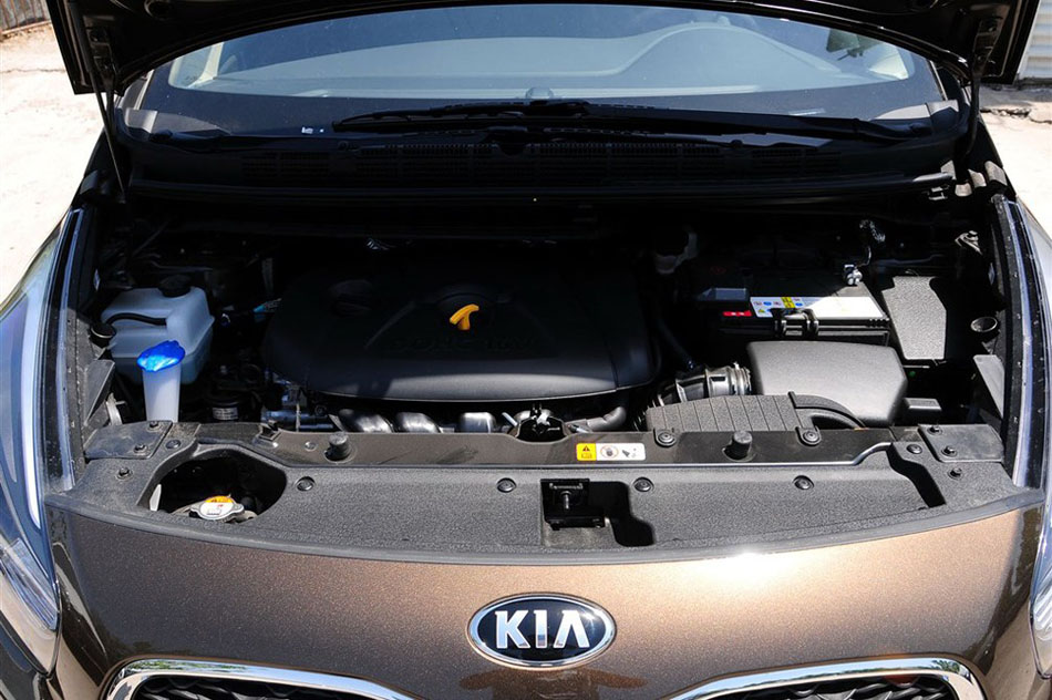 新佳乐 2013款 2.0L AT 5座舒适版 引擎底盘