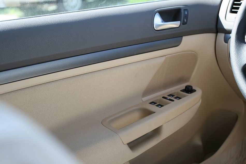 速腾2.0手动舒适型内饰图