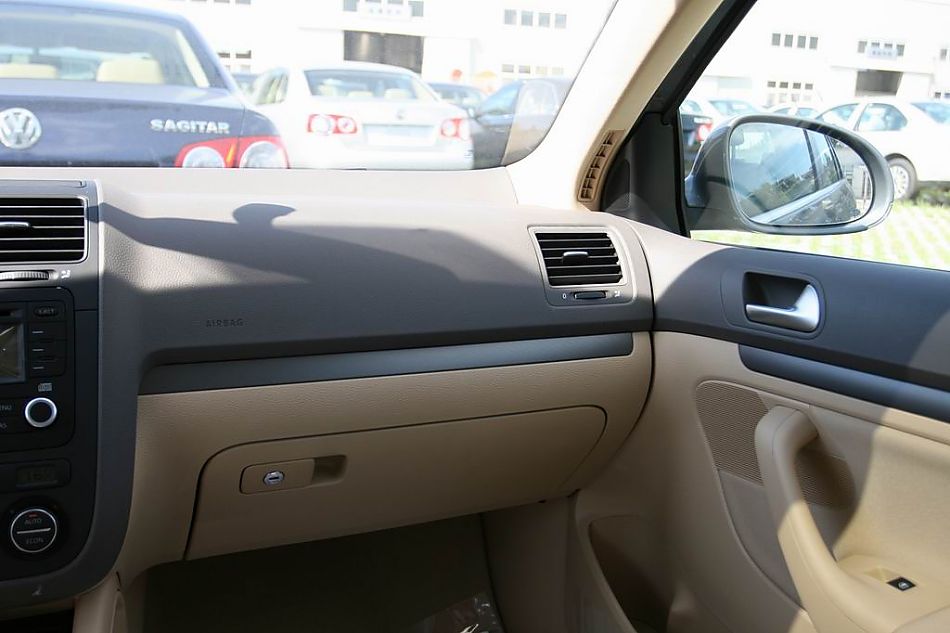 速腾2.0手动舒适型内饰图