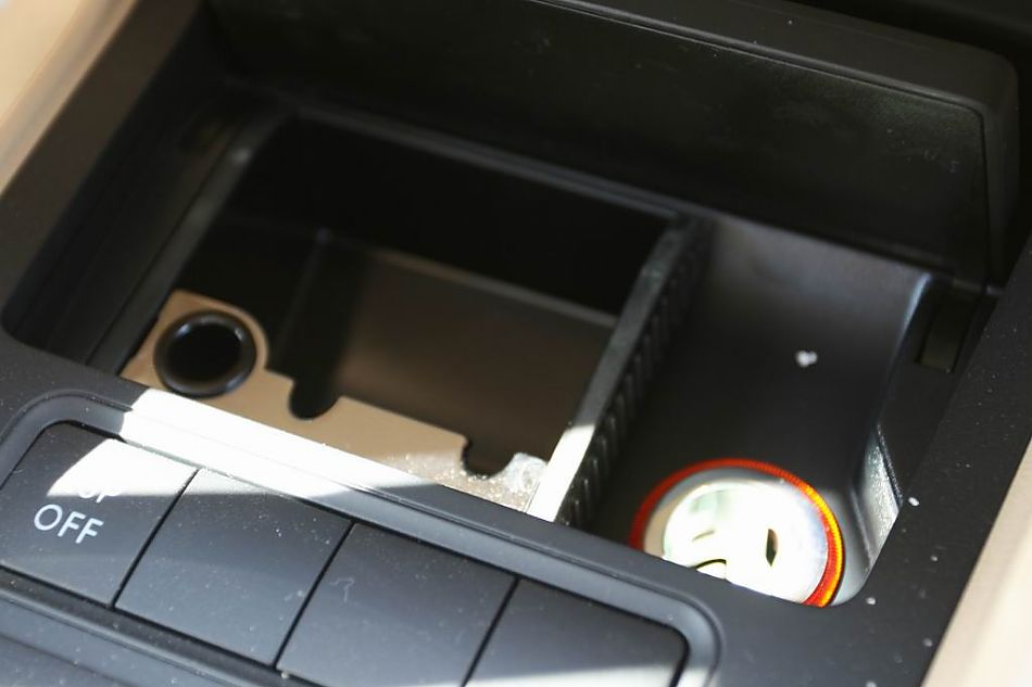 速腾2.0手动舒适型内饰图