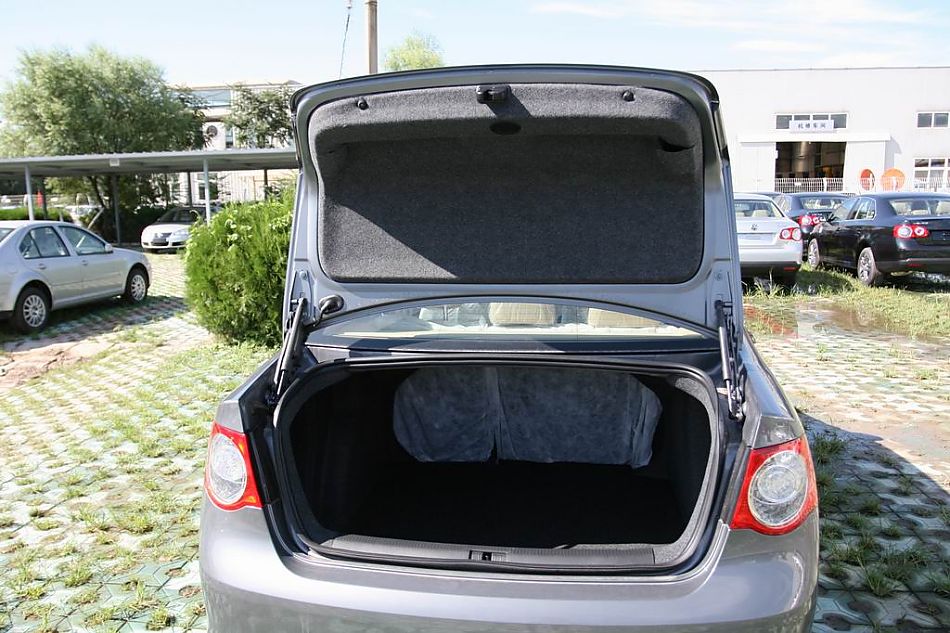 速腾2.0手动舒适型内饰图