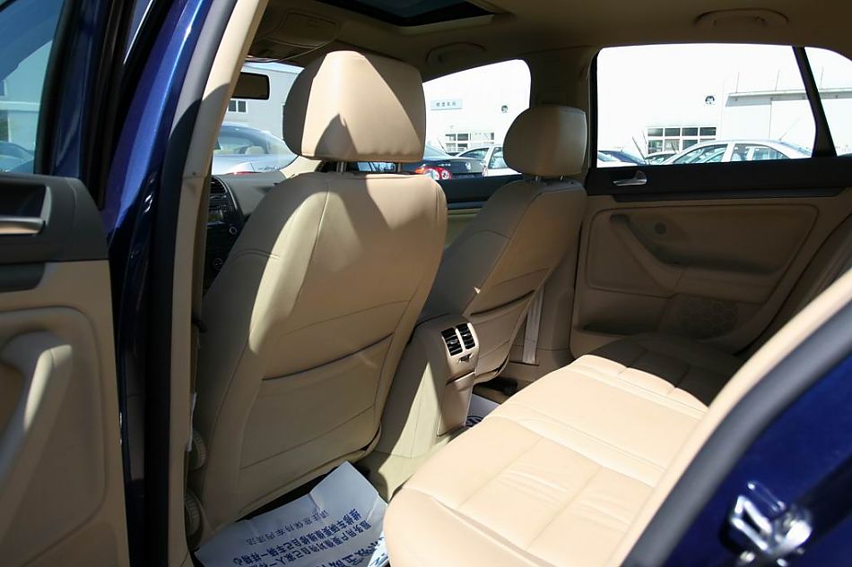 速腾2.0手动舒适型内饰图