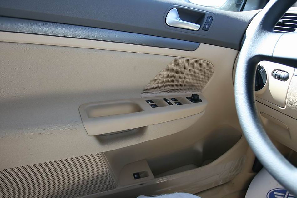 速腾2.0手动舒适型内饰图