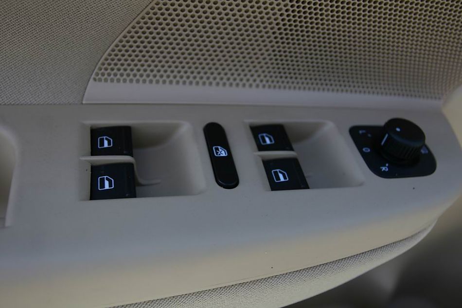 速腾2.0手动舒适型内饰图