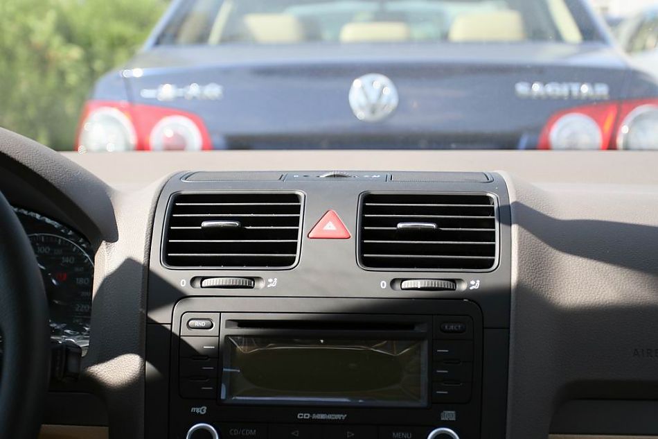 速腾2.0手动舒适型内饰图