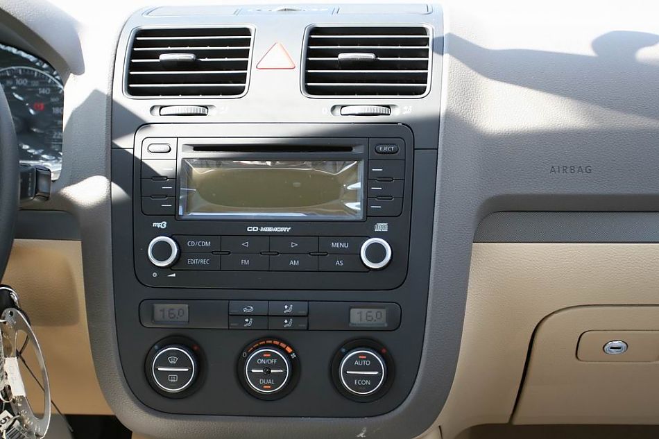 速腾2.0手动舒适型内饰图