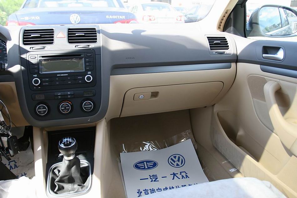 速腾2.0手动舒适型内饰图