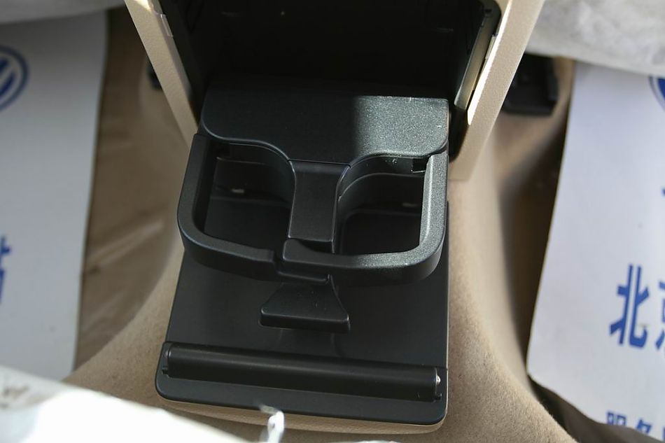 速腾2.0手动舒适型内饰图