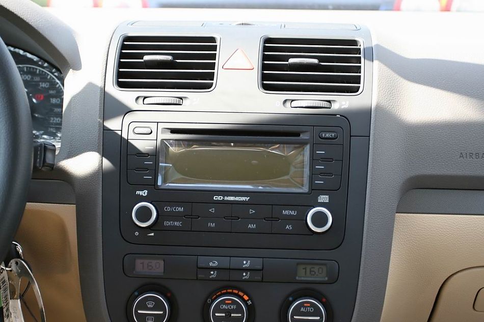 速腾2.0手动舒适型内饰图