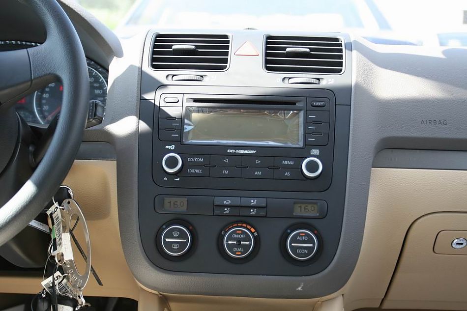 速腾2.0手动舒适型内饰图