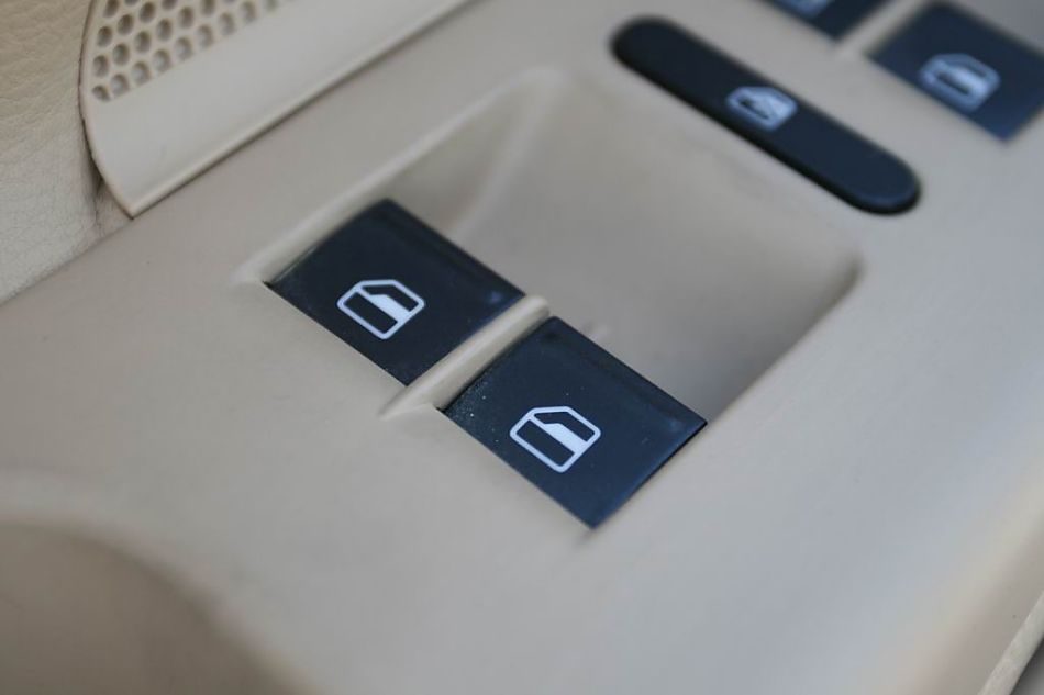 速腾2.0手动舒适型内饰图