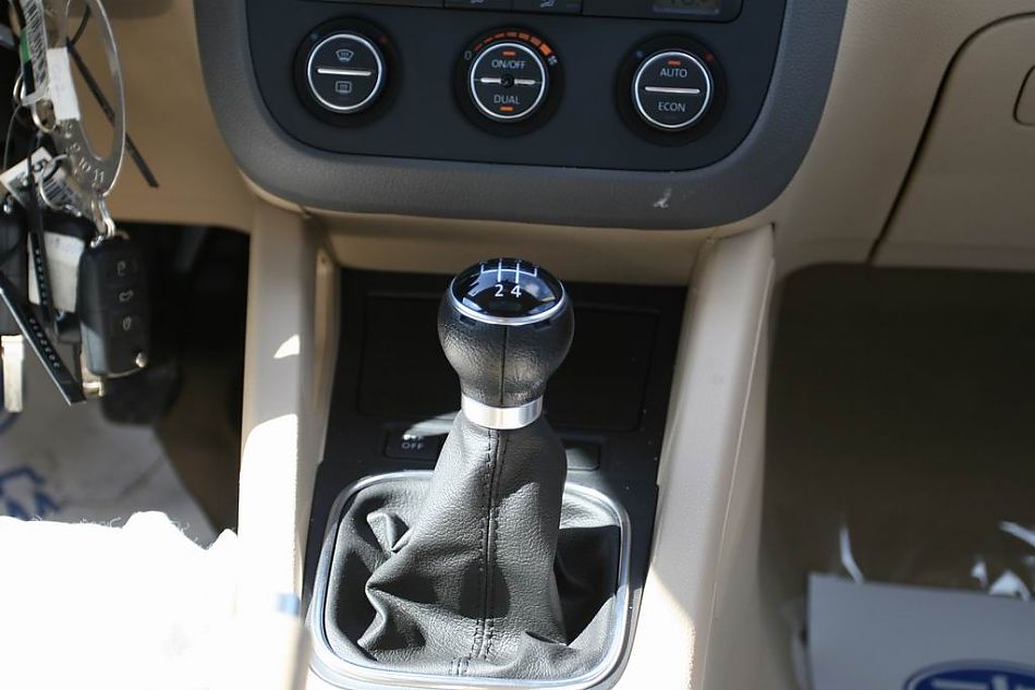 速腾2.0手动舒适型内饰图