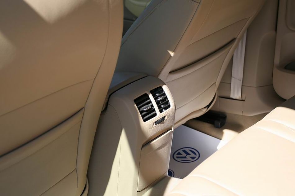 速腾2.0手动舒适型内饰图