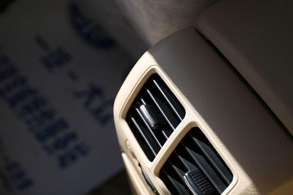 速腾2.0手动舒适型内饰图