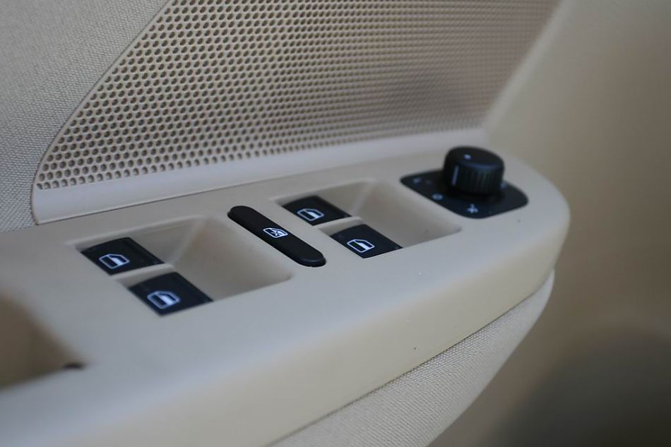 速腾2.0手动舒适型内饰图