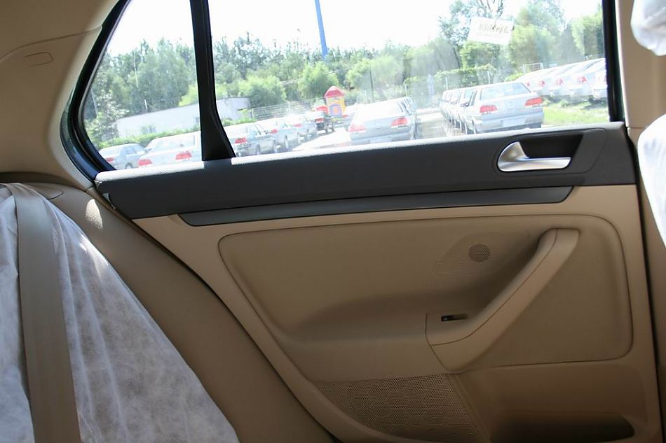 速腾2.0手动舒适型内饰图