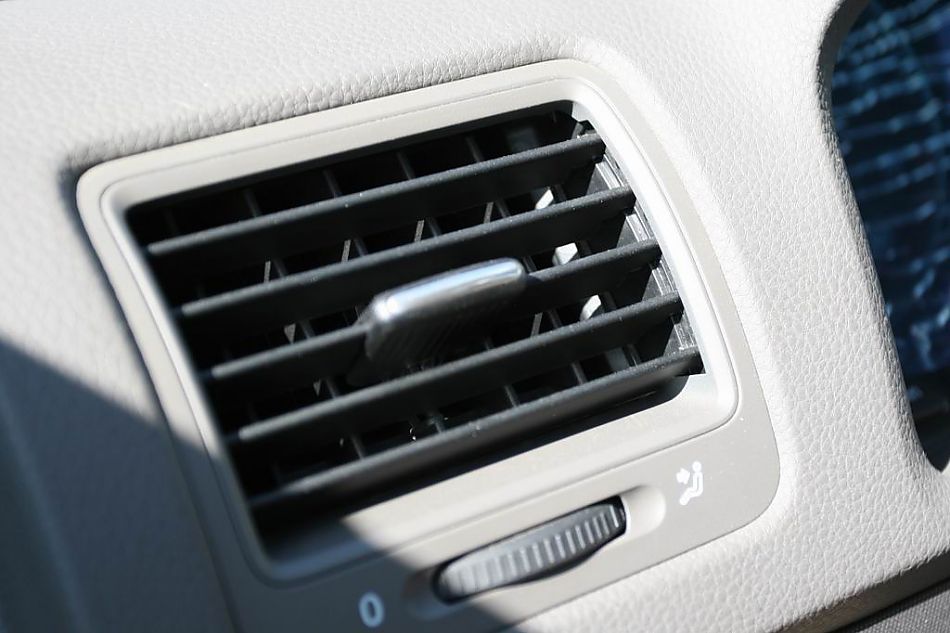 速腾2.0手动舒适型内饰图