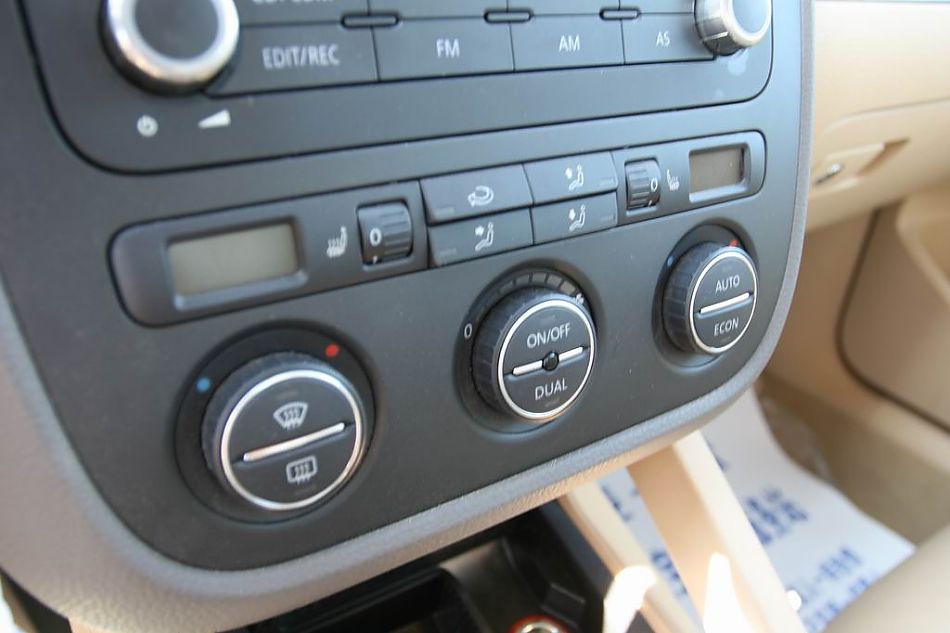 速腾2.0手动舒适型内饰图