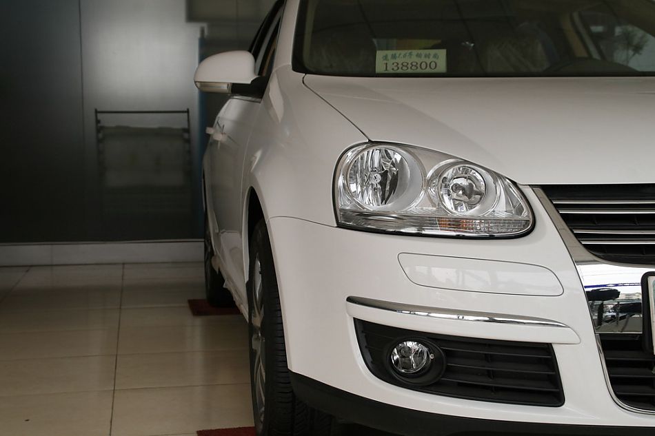 一汽大众速腾前大灯