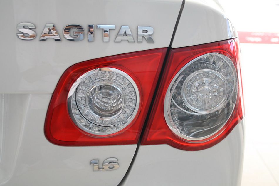 一汽大众速腾尾灯