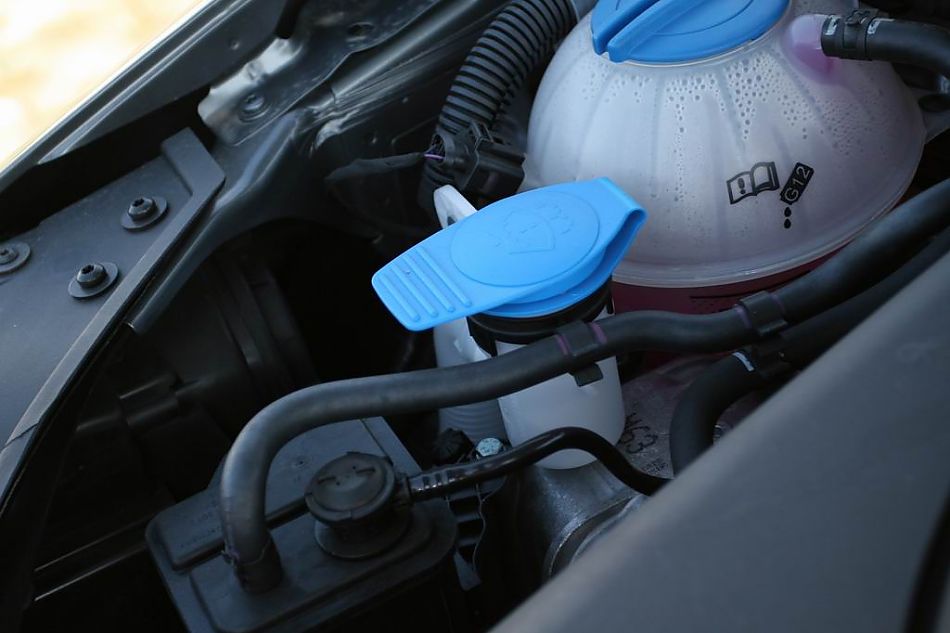 速腾2.0手动舒适型引擎细节