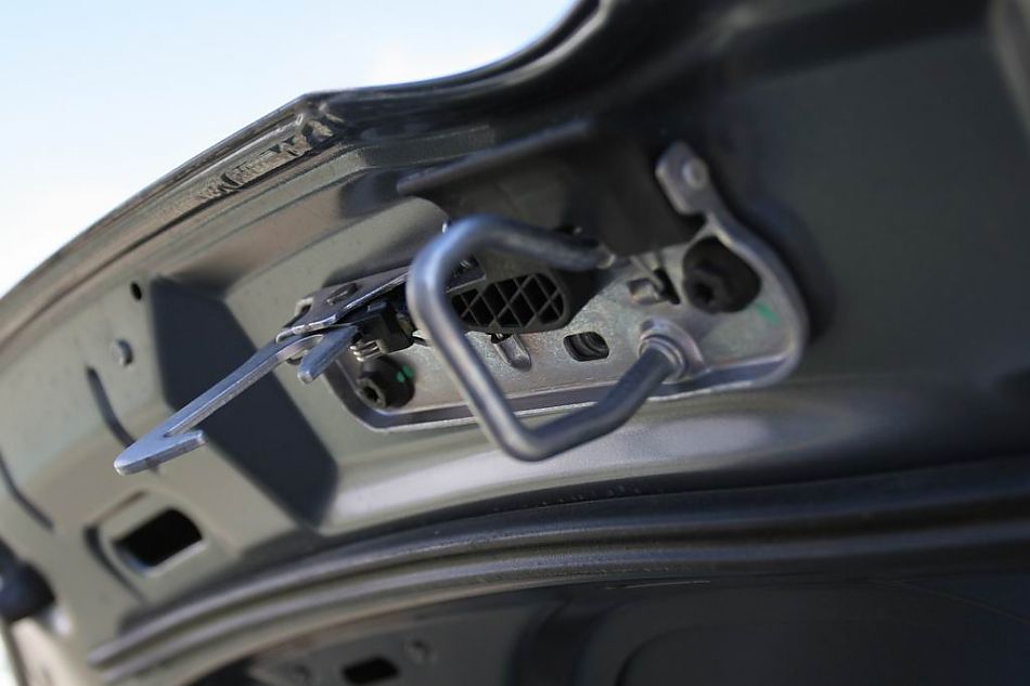 速腾2.0手动舒适型引擎细节