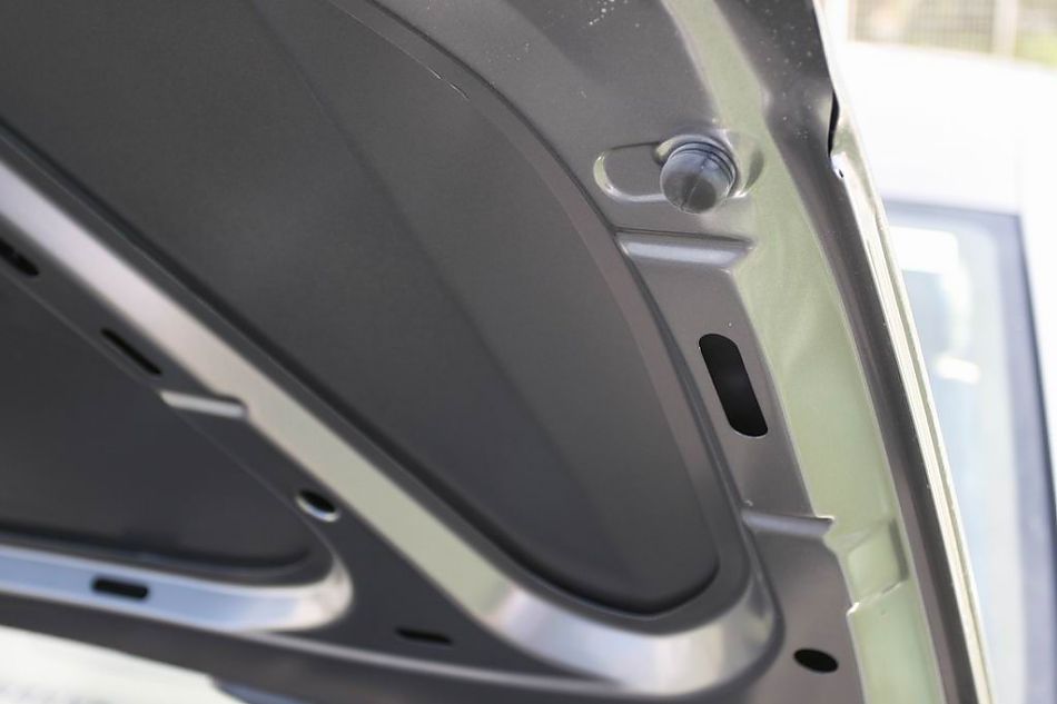 速腾2.0手动舒适型引擎细节