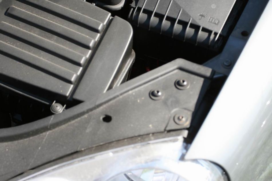 速腾2.0手动舒适型引擎细节