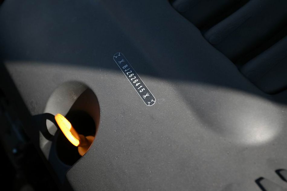 速腾2.0手动舒适型引擎细节