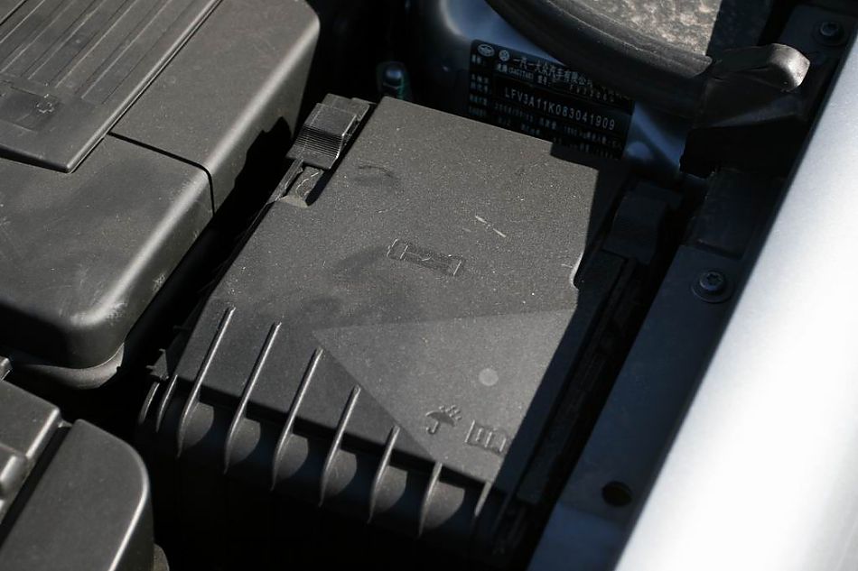 速腾2.0手动舒适型引擎细节