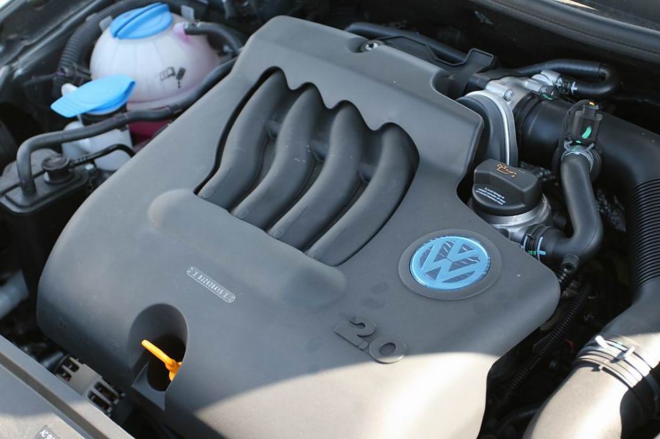 速腾2.0手动舒适型引擎细节