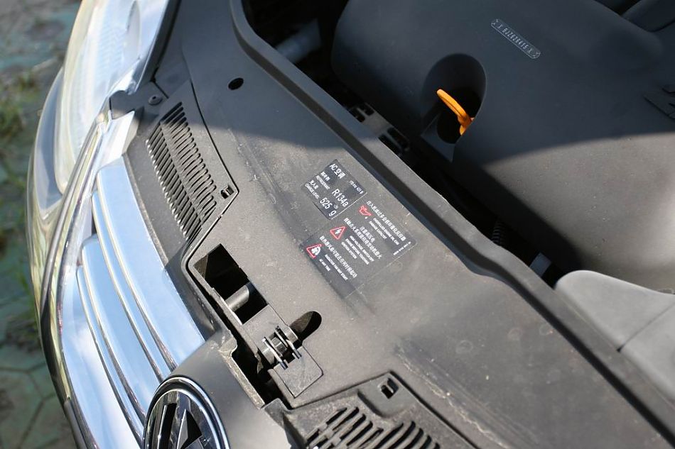 速腾2.0手动舒适型引擎细节