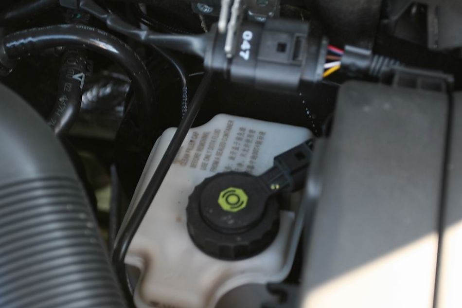 速腾2.0手动舒适型引擎细节