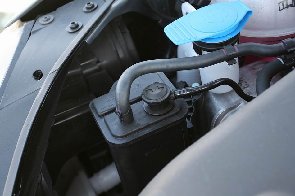 速腾2.0手动舒适型引擎细节