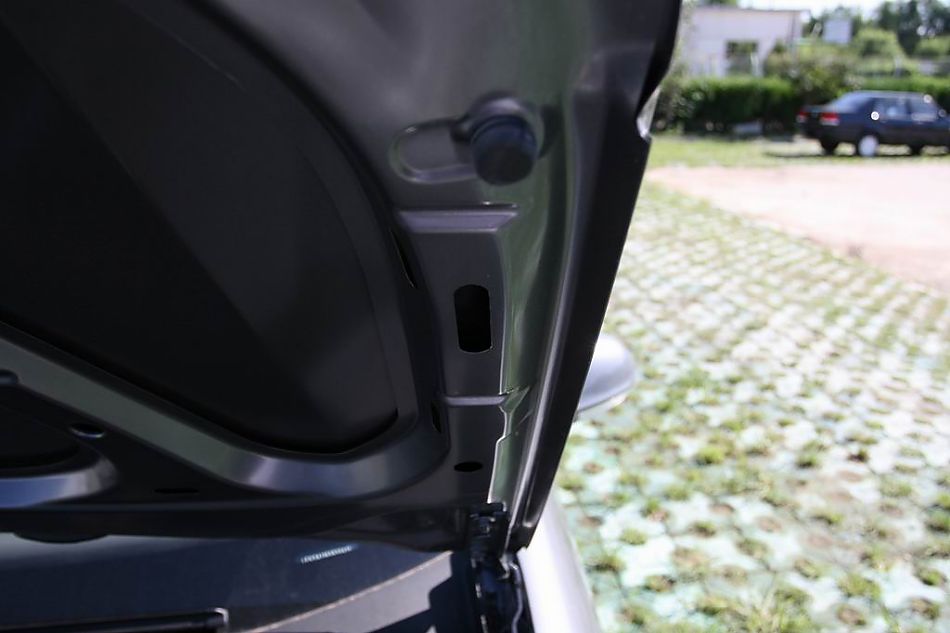 速腾2.0手动舒适型引擎细节