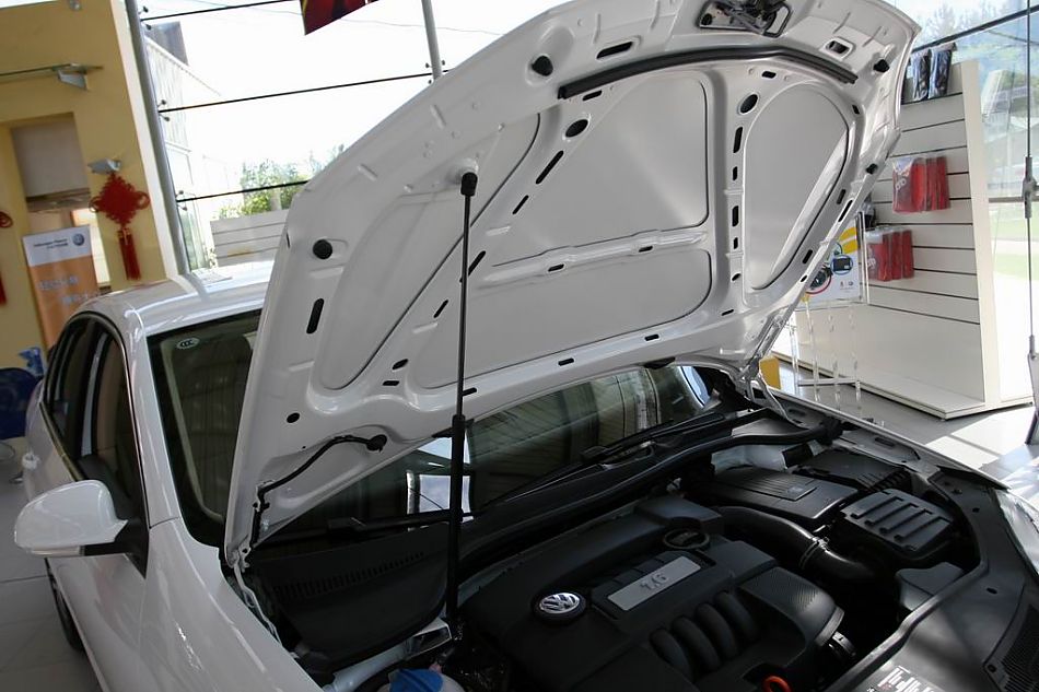 速腾1.6手动时尚型引擎细节