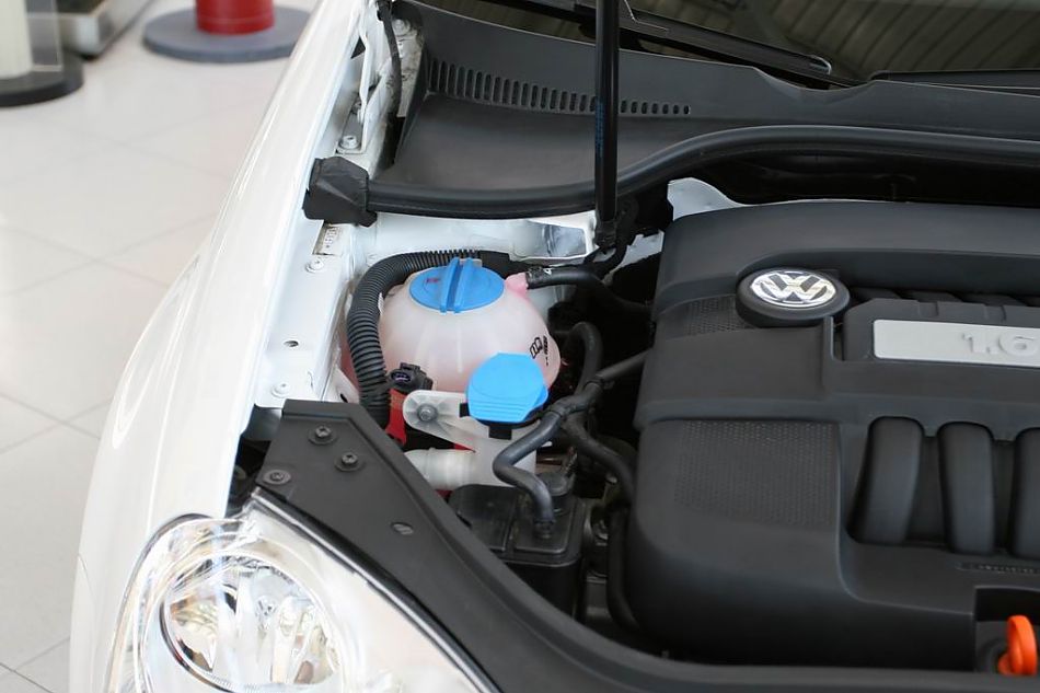 速腾1.6手动时尚型引擎细节