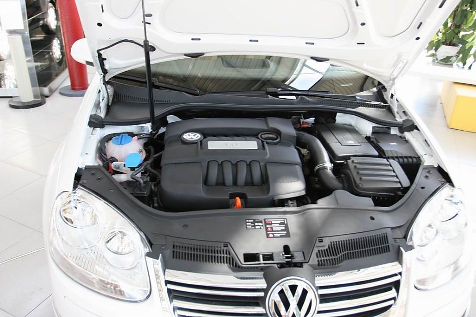 速腾1.6手动时尚型引擎细节