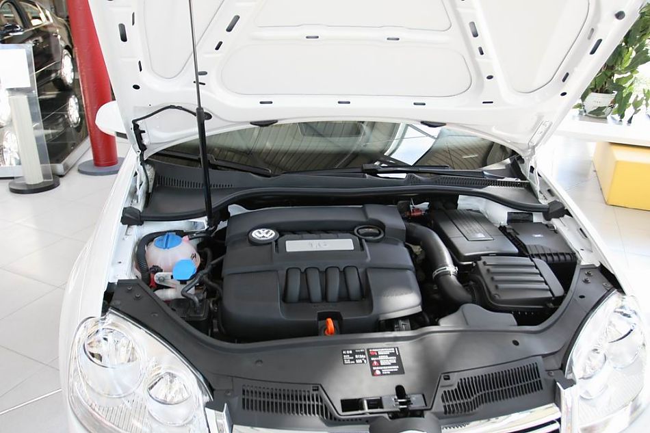 速腾1.6手动时尚型引擎细节