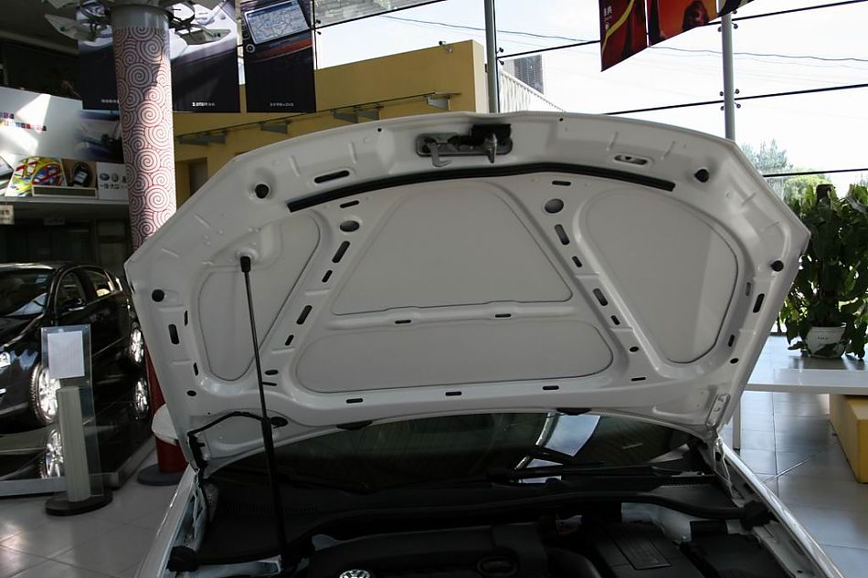 速腾1.6手动时尚型引擎细节