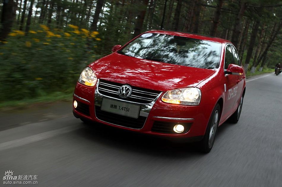 新浪汽车试驾速腾1.4TSI+DSG