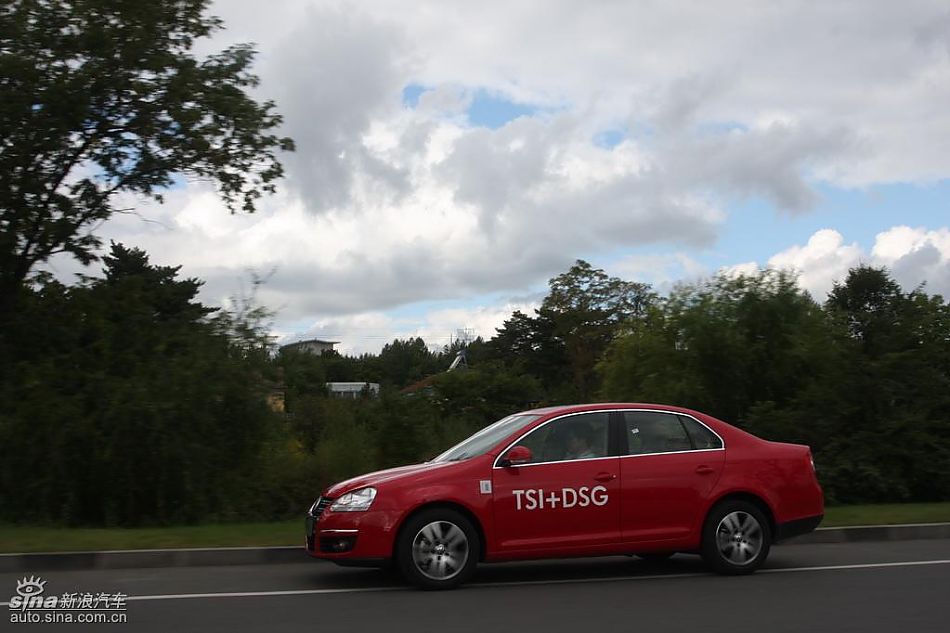 新浪汽车试驾速腾1.4TSI+DSG