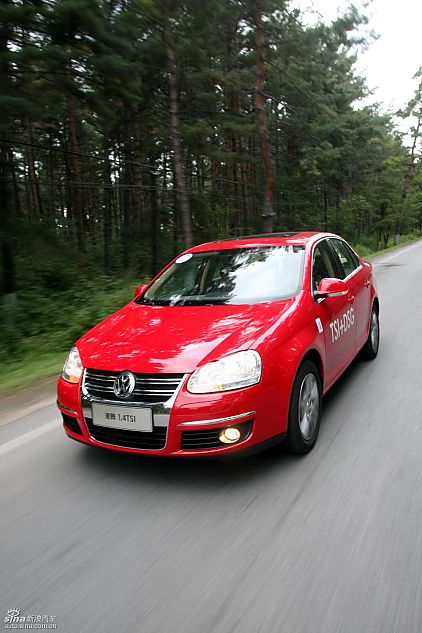 新浪汽车试驾速腾1.4TSI+DSG