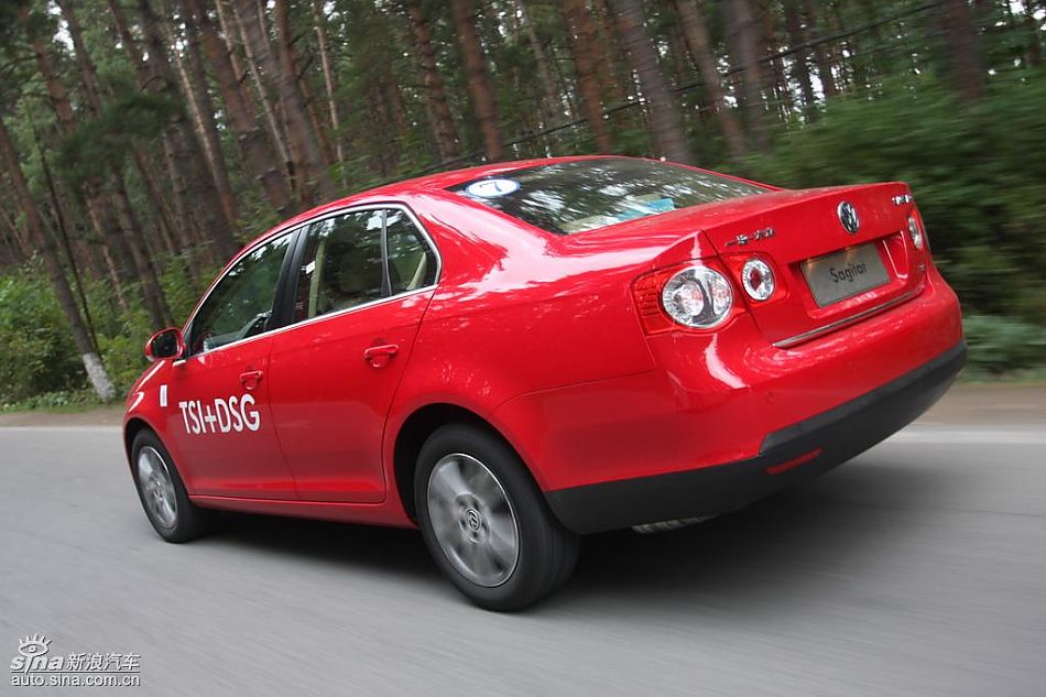 新浪汽车试驾速腾1.4TSI+DSG