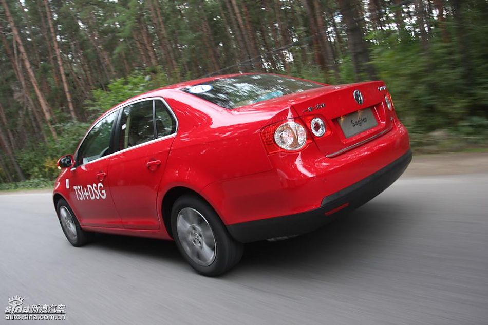 新浪汽车试驾速腾1.4TSI+DSG