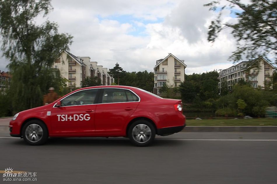 新浪汽车试驾速腾1.4TSI+DSG