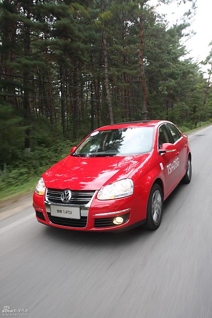 新浪汽车试驾速腾1.4TSI+DSG
