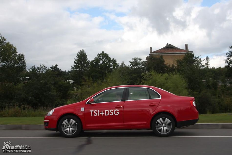 新浪汽车试驾速腾1.4TSI+DSG